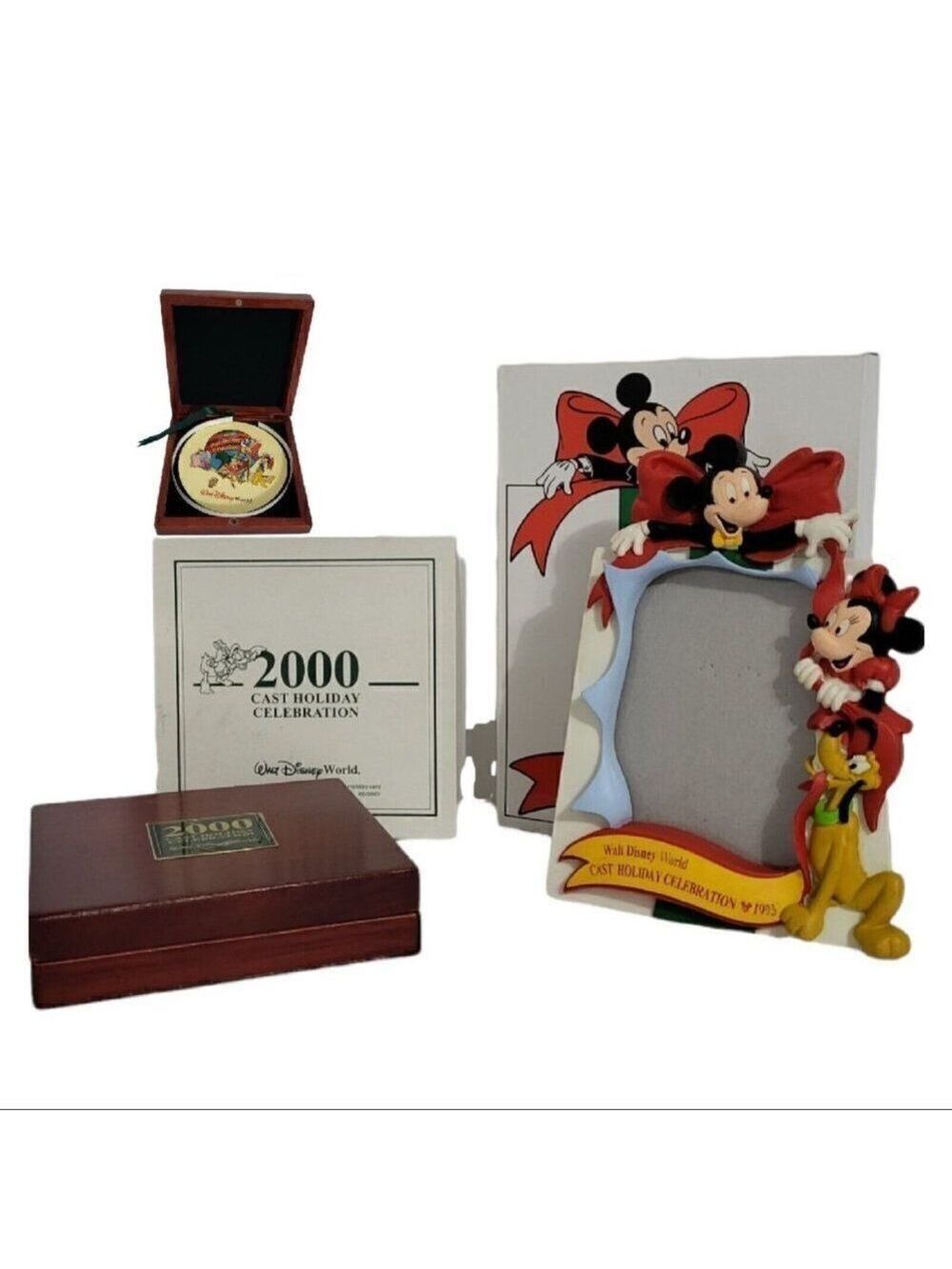 𝅺DISNEY Cast Character Pins Wood Box And Holiday Celebration Photo Frame
